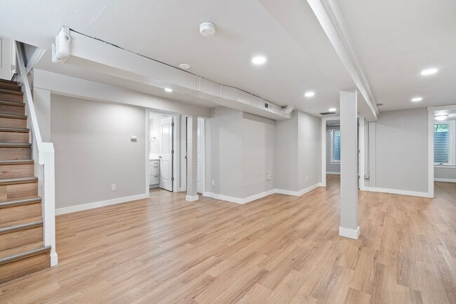 Building Photo - Spacious 4-Bedroom Home in South Capitol O...
