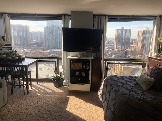 Building Photo - 4343 N Clarendon Ave