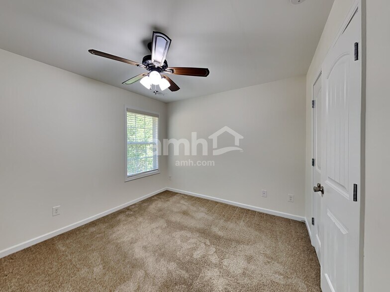 Building Photo - 6260 Cove Creek Dr