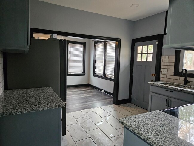 Building Photo - 29 Baker St