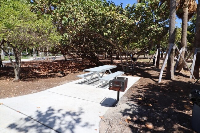 Building Photo - 820 85th St