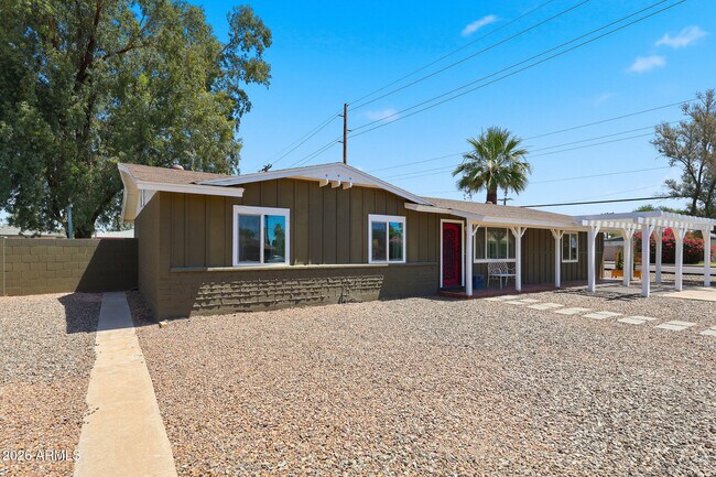 Building Photo - 2302 W Berridge Ln