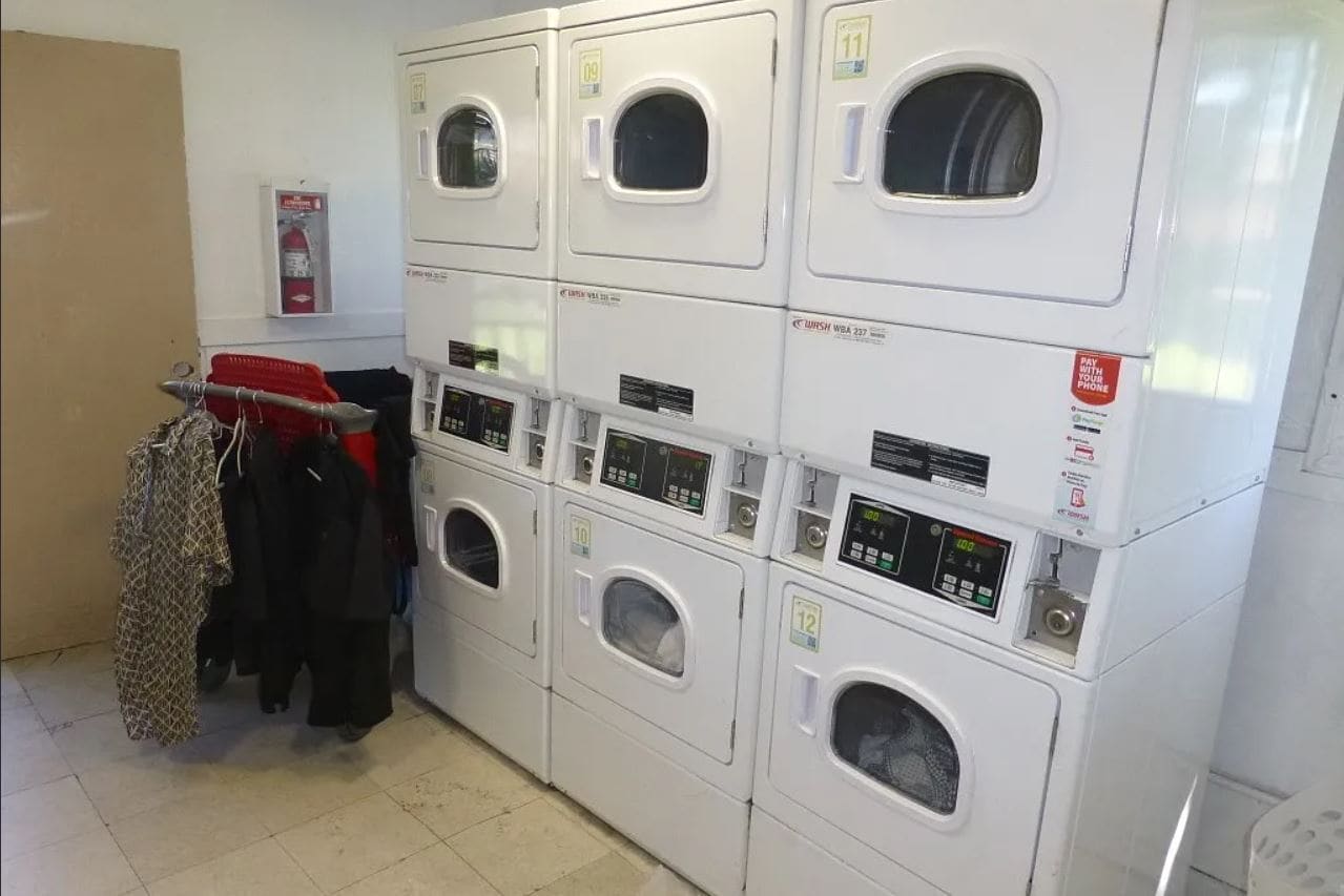 Building Photo - 2131 1/2 S Broden St