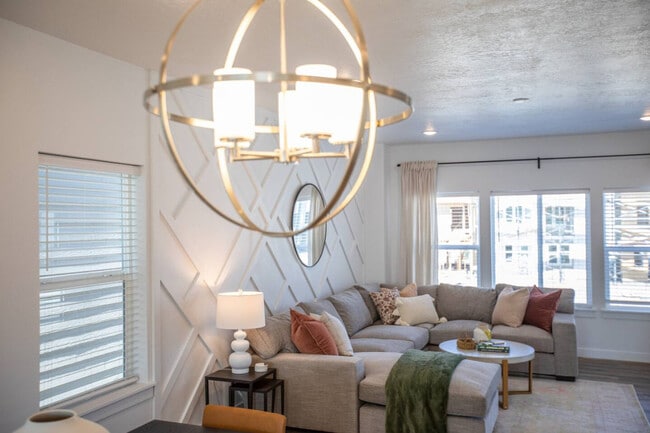 Building Photo - 642 E 460 S