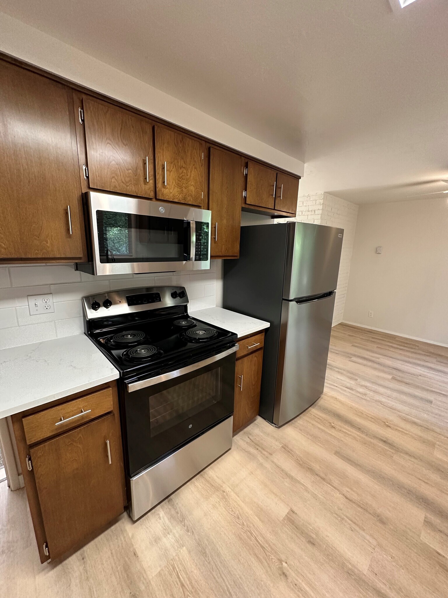 Building Photo - 735 E 43rd Ave