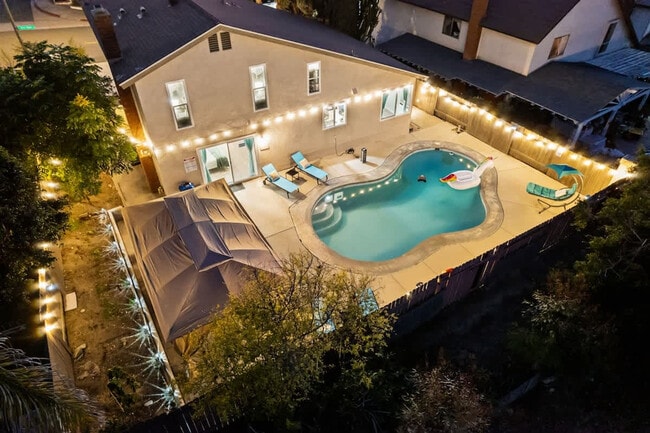 Building Photo - 13737 Via Tres Vistas