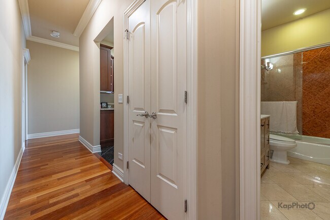 Building Photo - 1148 W Monroe St