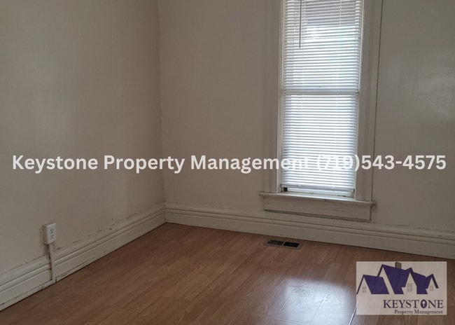 Building Photo - $475 Off Move In Special! 3 Bd/1 Bath House - Spacious Kitchen & Laundry Room $950/$950