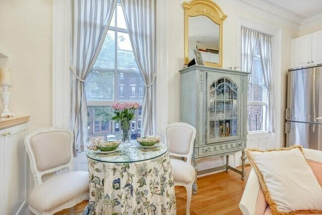 Building Photo - 376 Marlborough St