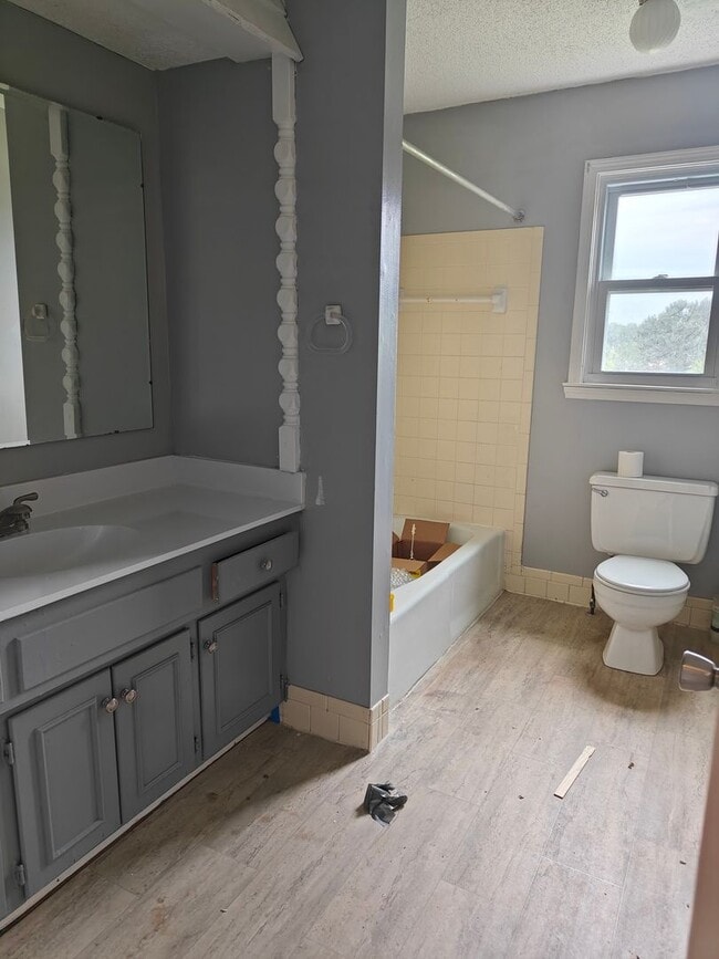 Building Photo - Corner Lot, Fenced yard, Large Master Suite