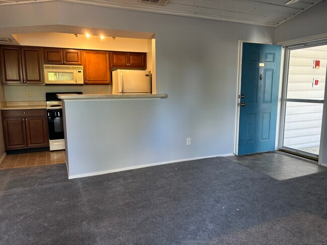 Building Photo - 110 Leafwood Ln