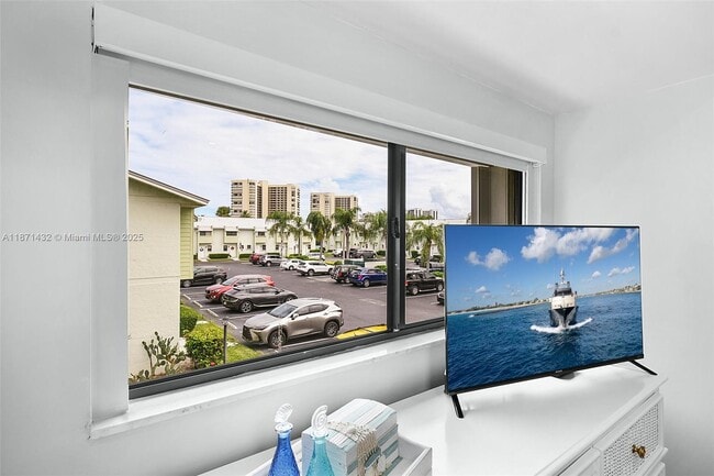 Building Photo - 9421 S Ocean Dr
