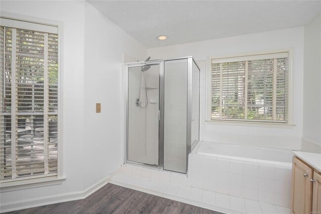 Building Photo - 561 Pine Tree Ln