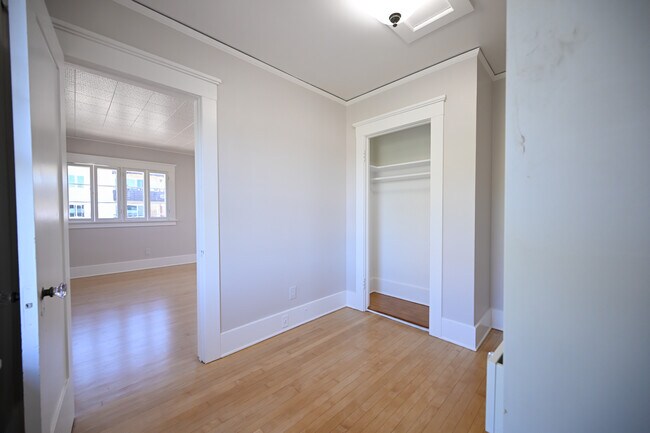 Building Photo - 1208 24th St