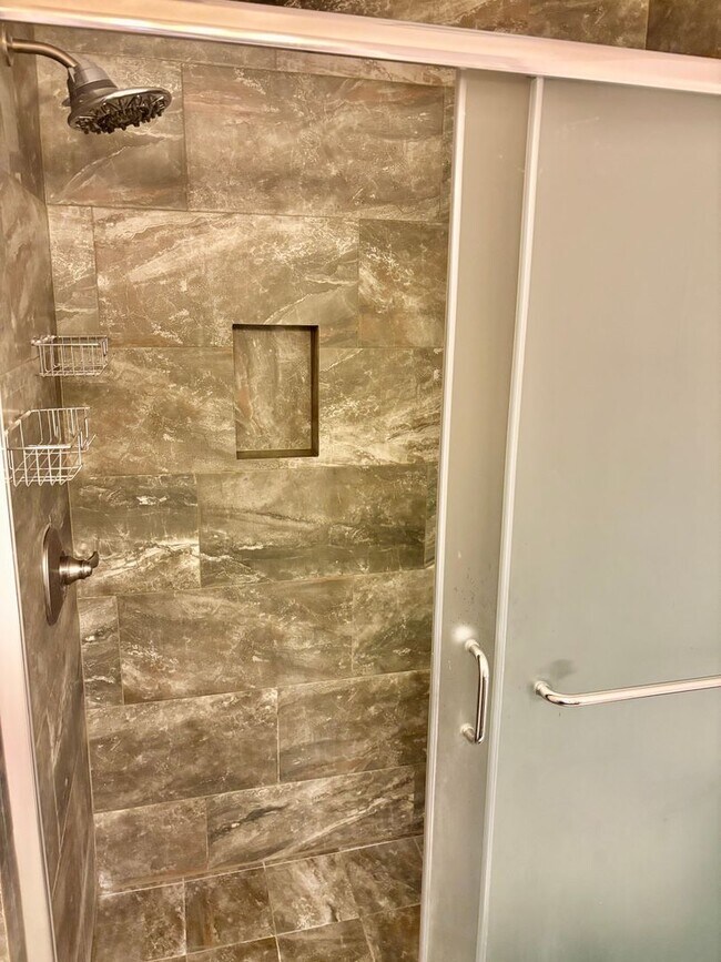 Building Photo - Walnut Creek 2 bed 2 bath gorgeous end unit on the first floor with garage!
