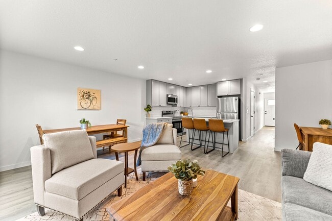 Building Photo - New Modern Home