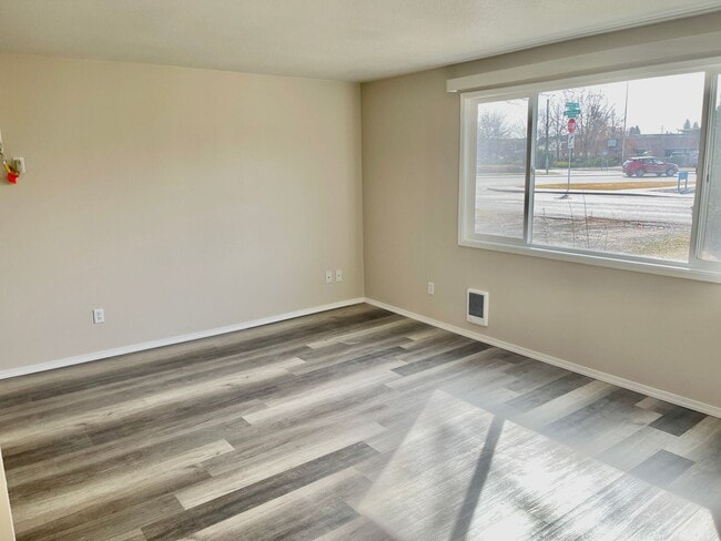 Building Photo - 225 E Westview Ave