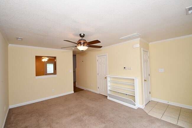 Building Photo - 104 Streamwood Dr