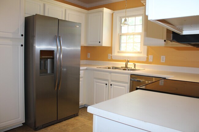 Building Photo - 80 Senter Farm Ct