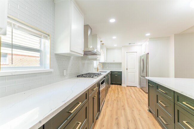 Building Photo - 6119 S Braeswood Blvd