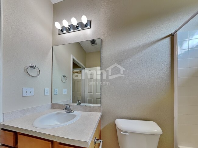 Building Photo - 521 Amsonia Cir