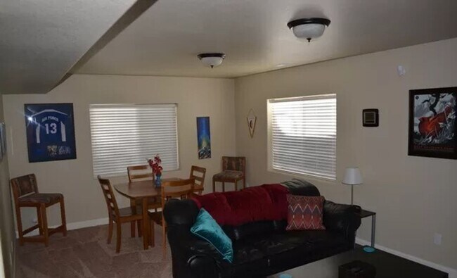 Building Photo - Beautiful 4 Bedroom Home in Desirable Springs Ranch Area!