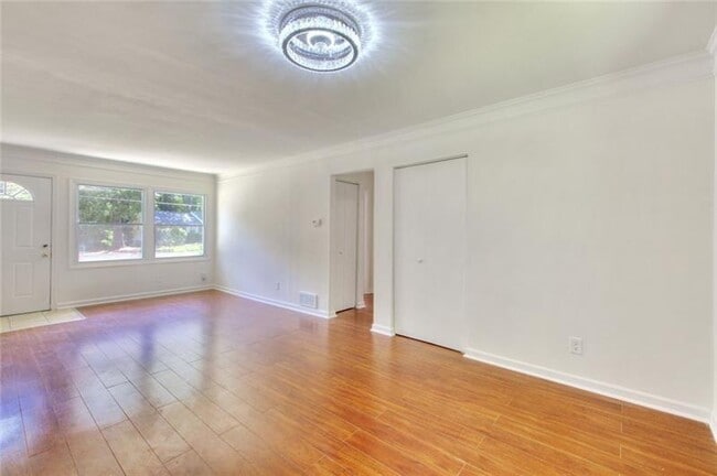 Building Photo - 3946 Green Oak Dr