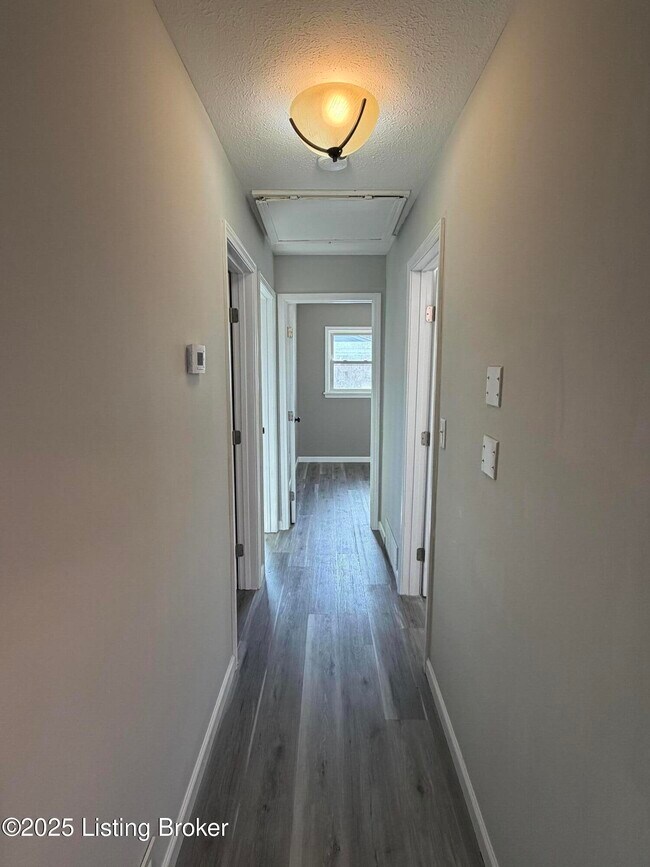 Building Photo - 5414 Bungalow Dr