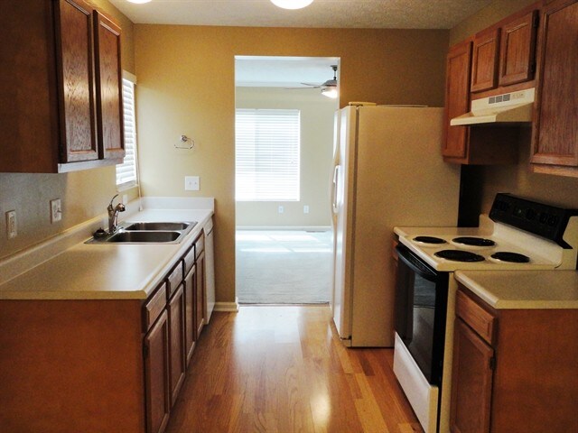 Building Photo - 9865 Whispering Pine Dr