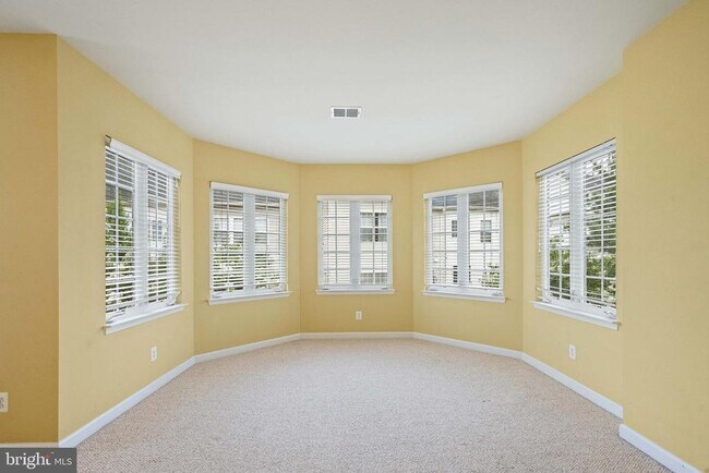 Building Photo - 7517 Lindberg Dr