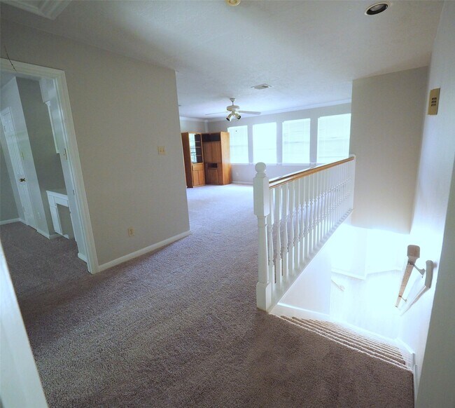 Building Photo - 15122 Greenleaf Ln