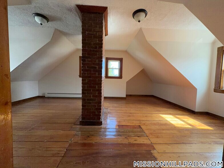 Building Photo - 5 Oakland St