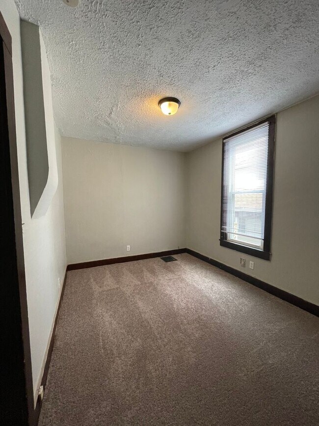 Building Photo - 103 Asher St