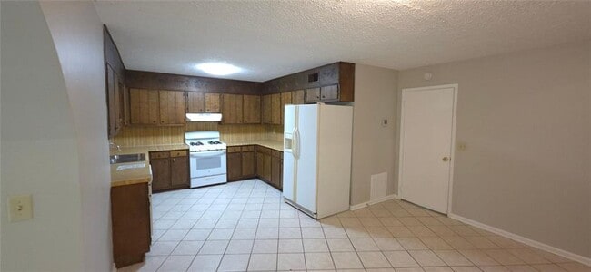 Building Photo - 3239 Sharpton Dr