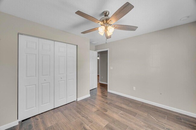 Building Photo - 574 NW Bayshore Blvd