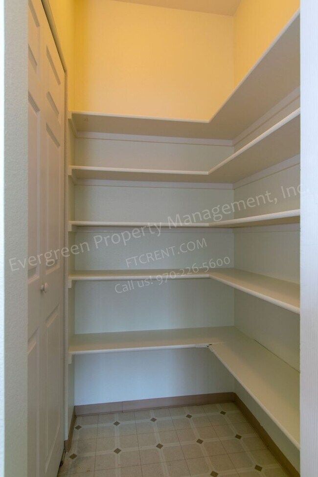 Building Photo - 1 Bedroom Apartment in Rockbridge! Parking...