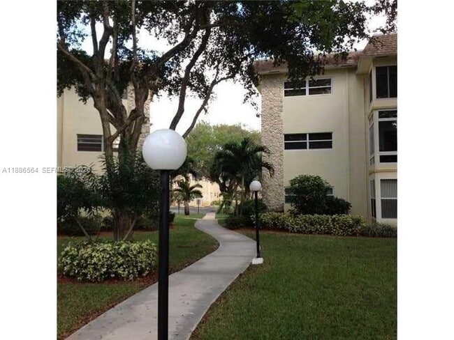 Building Photo - 5181 W Oakland Park Blvd