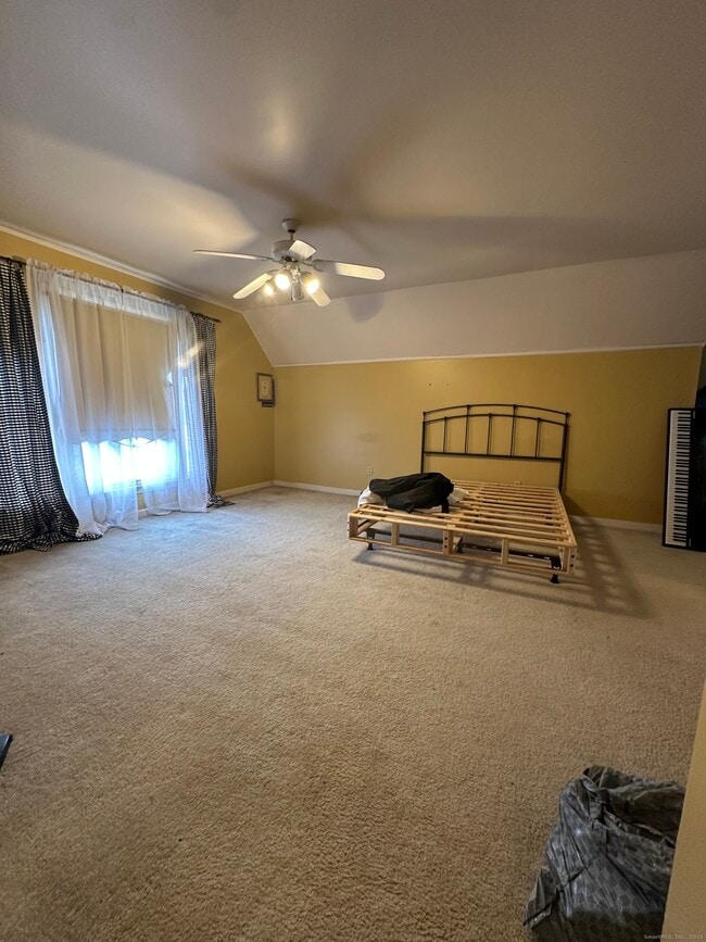 Building Photo - 421 Main St