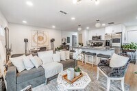 Building Photo - 1813 Chinaberry Dr