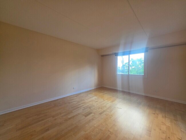 Building Photo - 375 Plum Creek Dr