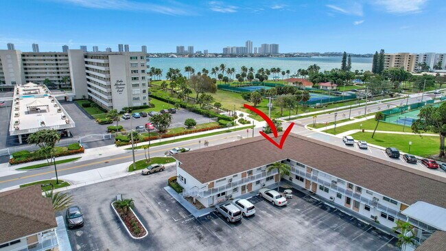 Building Photo - 810 Lake Shore Dr
