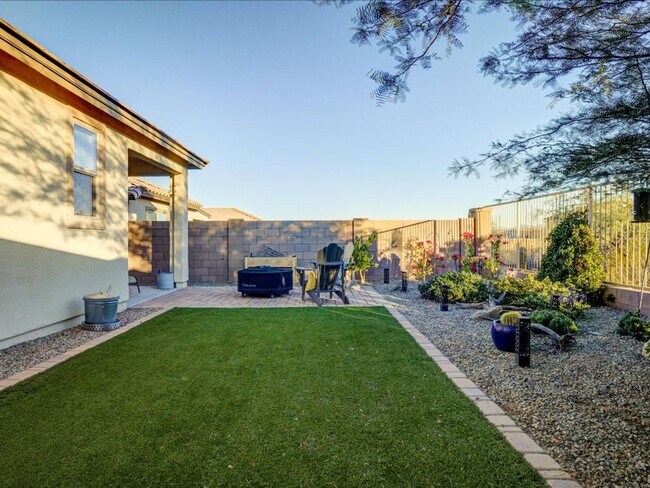 Building Photo - 3 Bedroom 2 Bathroom With Office/Flex room Located in RANCHO SAHUARITA!