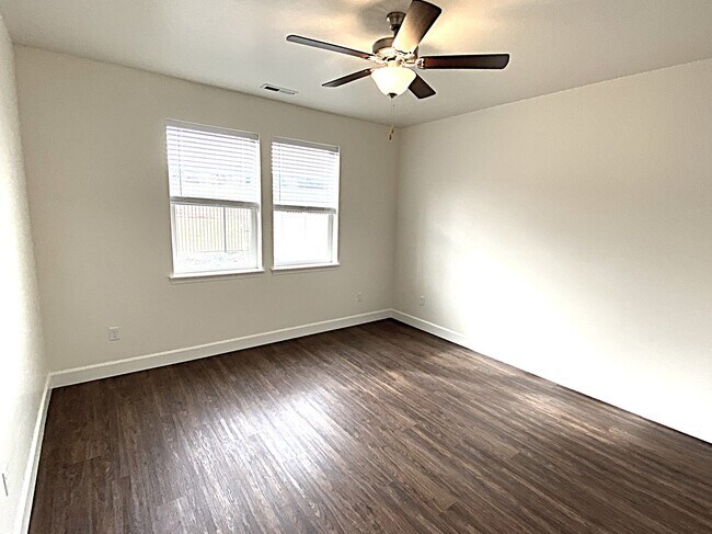 Building Photo - 309 E Sicily Dr