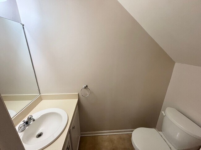 Building Photo - 118/120 Elizabeth Darby Lane