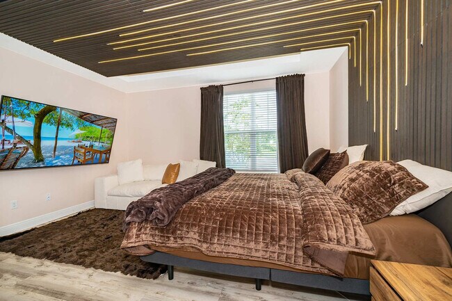 Building Photo - 1660 Tropical Palms Cir