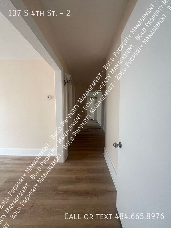 Building Photo - 137 S 4th St