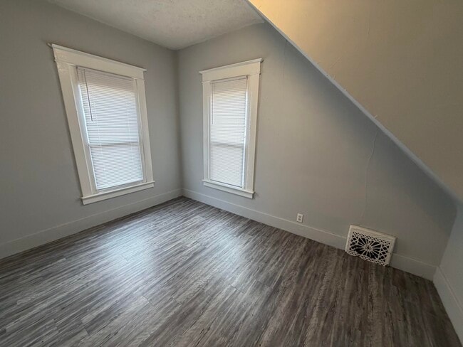 Building Photo - 115 Conron-E