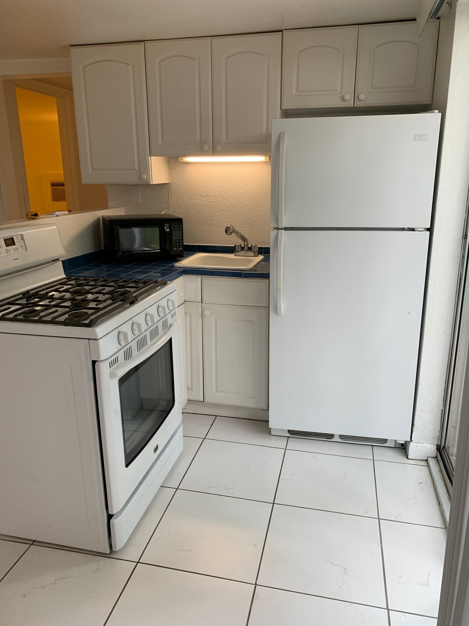 Building Photo - 1229 SE 2nd St