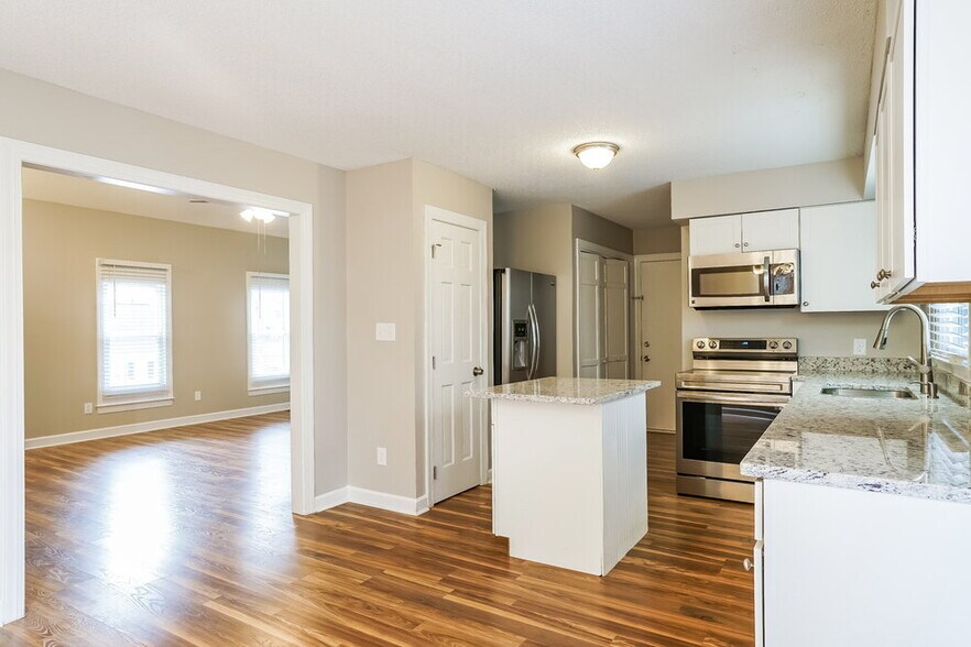 Building Photo - 6133 River Landings Dr