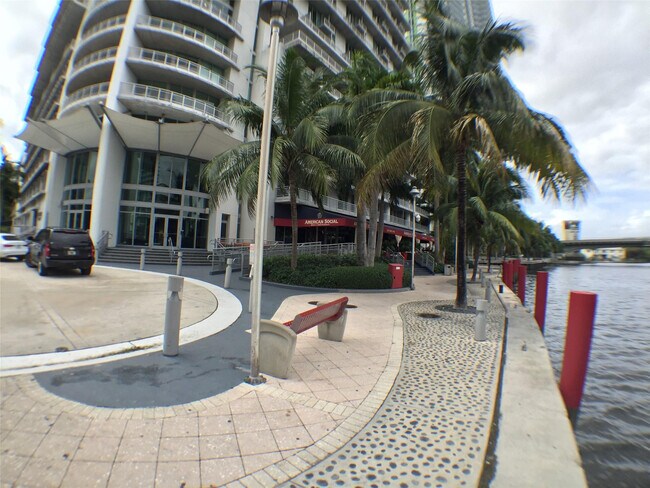 Building Photo - 690 SW 1st Ct